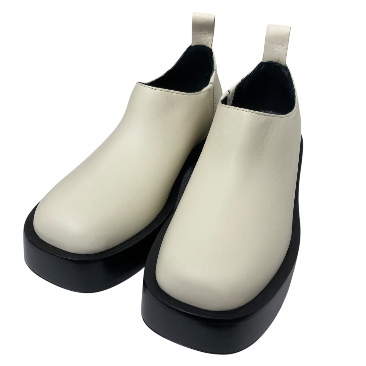 【中古】\u003cBR\u003eBOTTEGA VENETA\u003cBR\u003eTorino Slip-On Shoe なめし革シューズ 象牙色 大きさ：36(22.5糎)\u003cBR\u003e【通貨価値思いなおす】