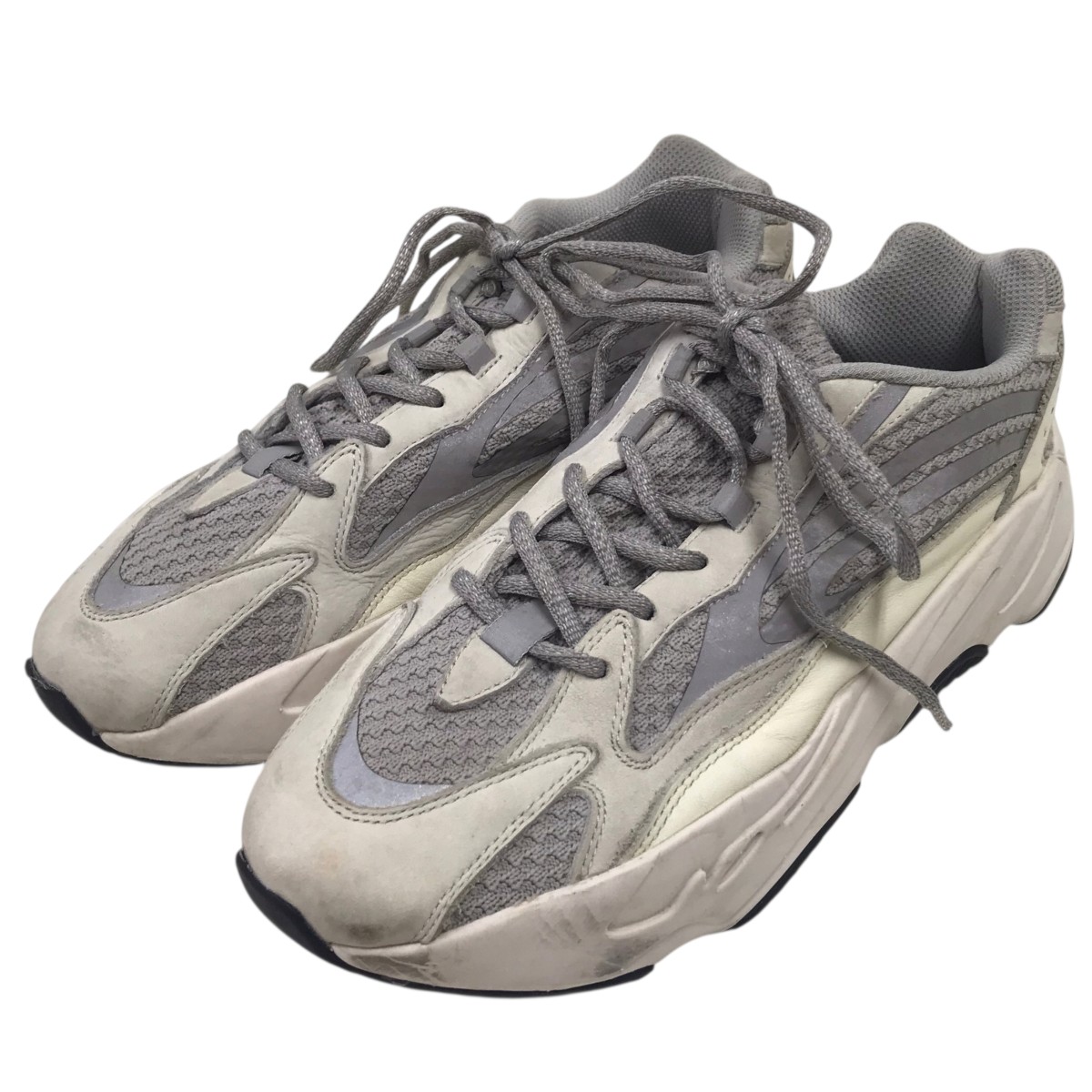 【中古】\u003cBR\u003eadidas\u003cBR\u003eYEEZY BOOST 700V2 ローカットスニーカー 象牙色 大きさ：27.5糎\u003cBR\u003e【通貨価値思いなおす】