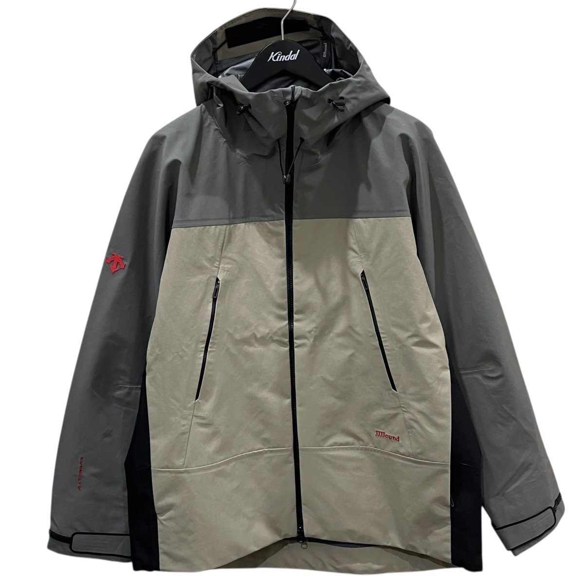 【中古】 JJJJound×Descente ALLTERRAIN　 25SS フーデッドジャケット HARD SHELL JACKET ハードシェルジャケット DU5FWBJ1MB グレー・グレージュ サイズ：O 【170226】（ジョウンド×デサントオルテライン）