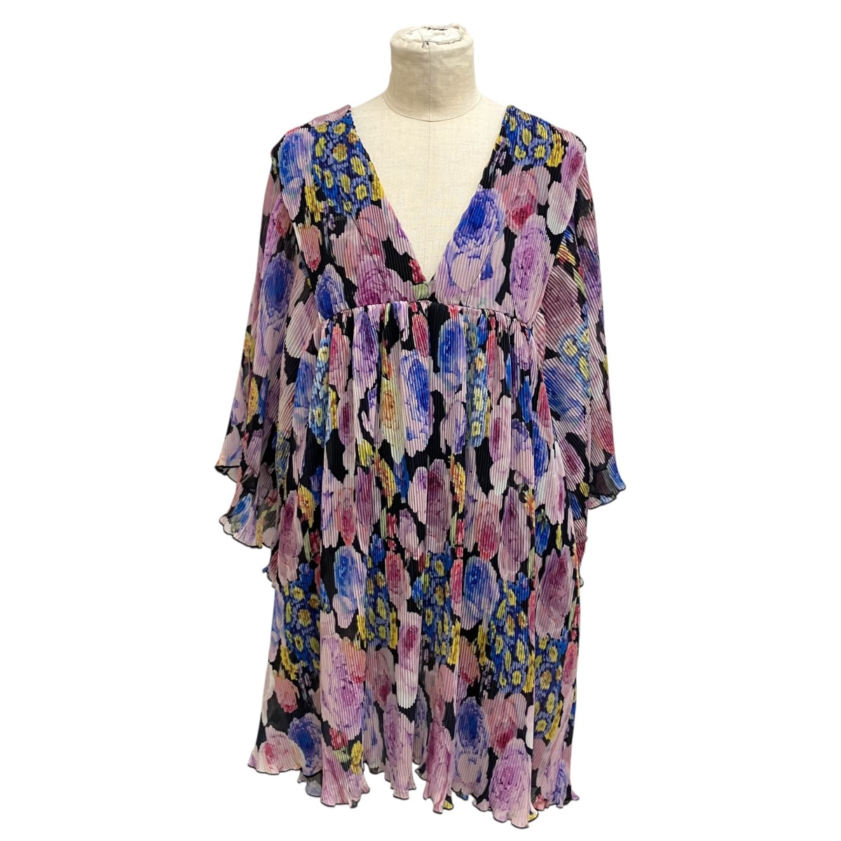 【中古】Ganni花柄 ワンピース 3855929902 ブラック×マルチカラー サイズ:XXS/XS【価格見直し】|ブランド古着のカインドオル