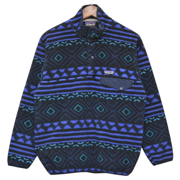 【中古】PatagoniaシンチラスナップT 総柄フリースジャケット ブルゾン 25450FA15 ネイビー×ブラック×パープル×グリーン サイズ:XS【価格見直し】|ブランド古着のカインドオル