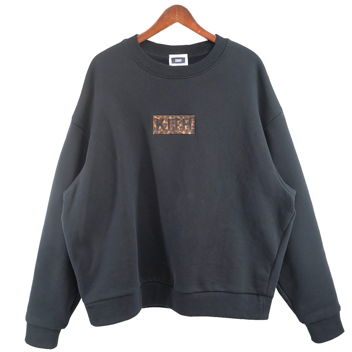 【中古】\u003cBR\u003eKITH\u003cBR\u003e25AW Classic Logo Leopard Applique Nelson Crewneck 古典派音楽 ボックス席 ロゴタイプ レオパード 労働者の一団のど首 汗水 調教師 黒いこと 大きさ：L\u003cBR\u003e【通貨価値思いなおす】