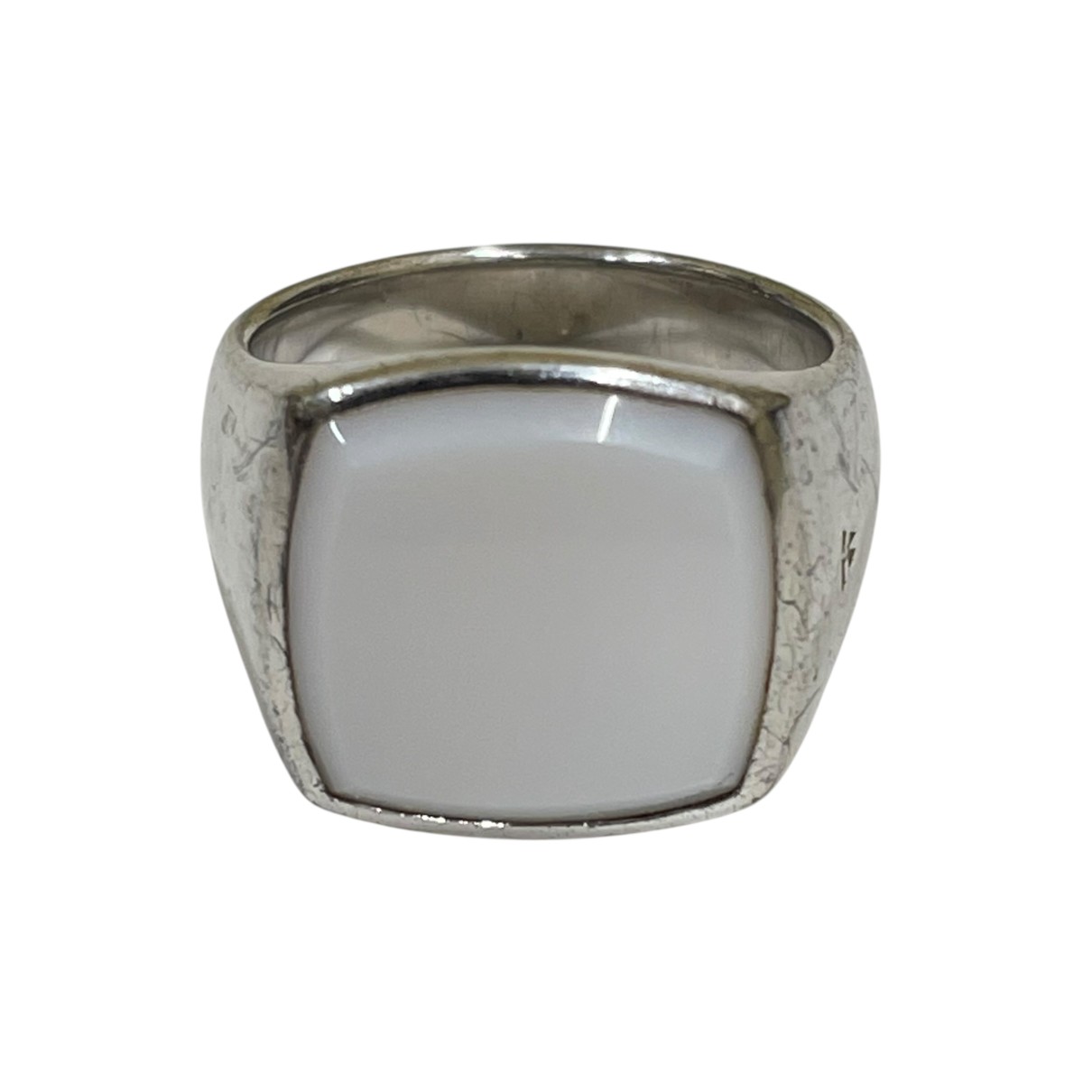 【中古】\u003cBR\u003eTOM WOOD\u003cBR\u003eCUSHION WHITE MOTHER OF PEARL しろがね色輪っか 白いこと 大いさ：10号\u003cBR\u003e【通貨価値思いなおす】