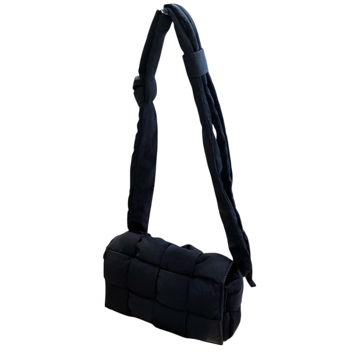 【中古】\u003cBR\u003eBOTTEGA VENETA\u003cBR\u003e「パデッド テック テープ」 ショルダーバッグ S02457026H 米国海軍\u003cBR\u003e【通貨価値思いなおす】