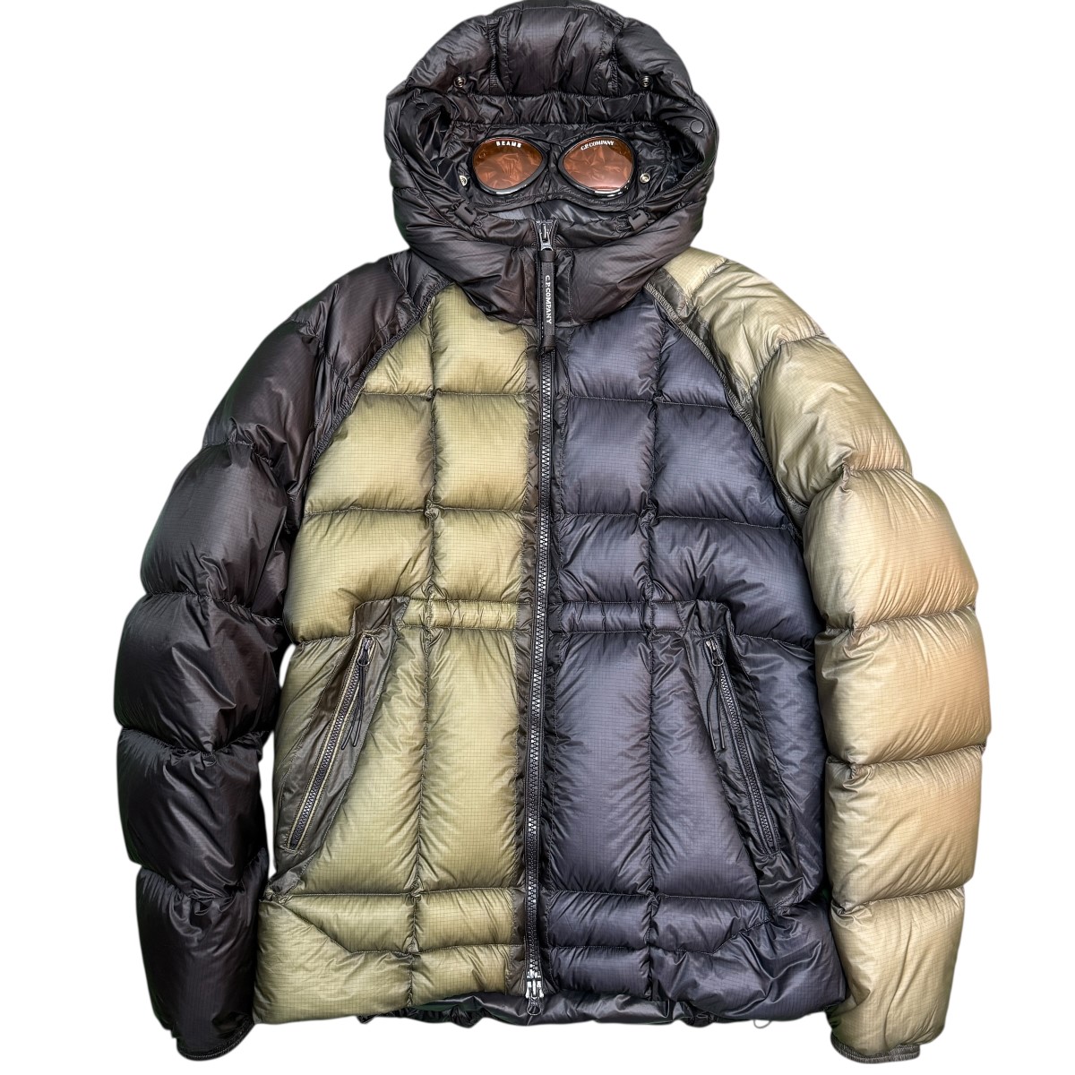 【中古】 C．P COMPANY×BEAMS 25AW／ D．D． Shell Goggle Down Jacket DARK ／ダウンジャケット 19CMOW030A 110416A マルチカラー サイズ：L 【価格見直し】