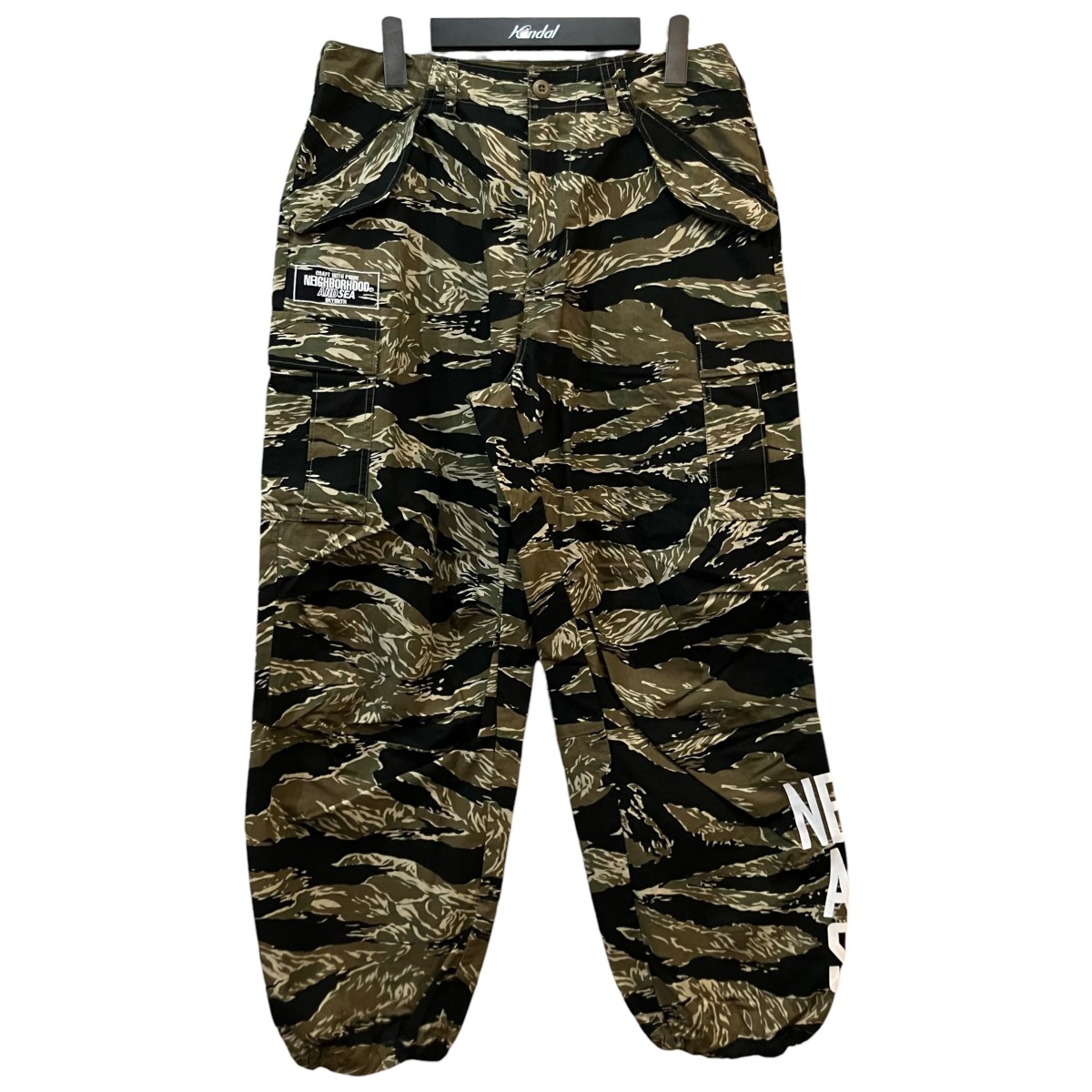 【中古】 NEIGHBORHOOD×WIND AND SEA　 カモフラージュ柄カーゴパンツ WDS C NBHD 23 Q3 07 カーキ×ブラック サイズ：M 【020426】（ネイバーフッド×ウィンダンシー）