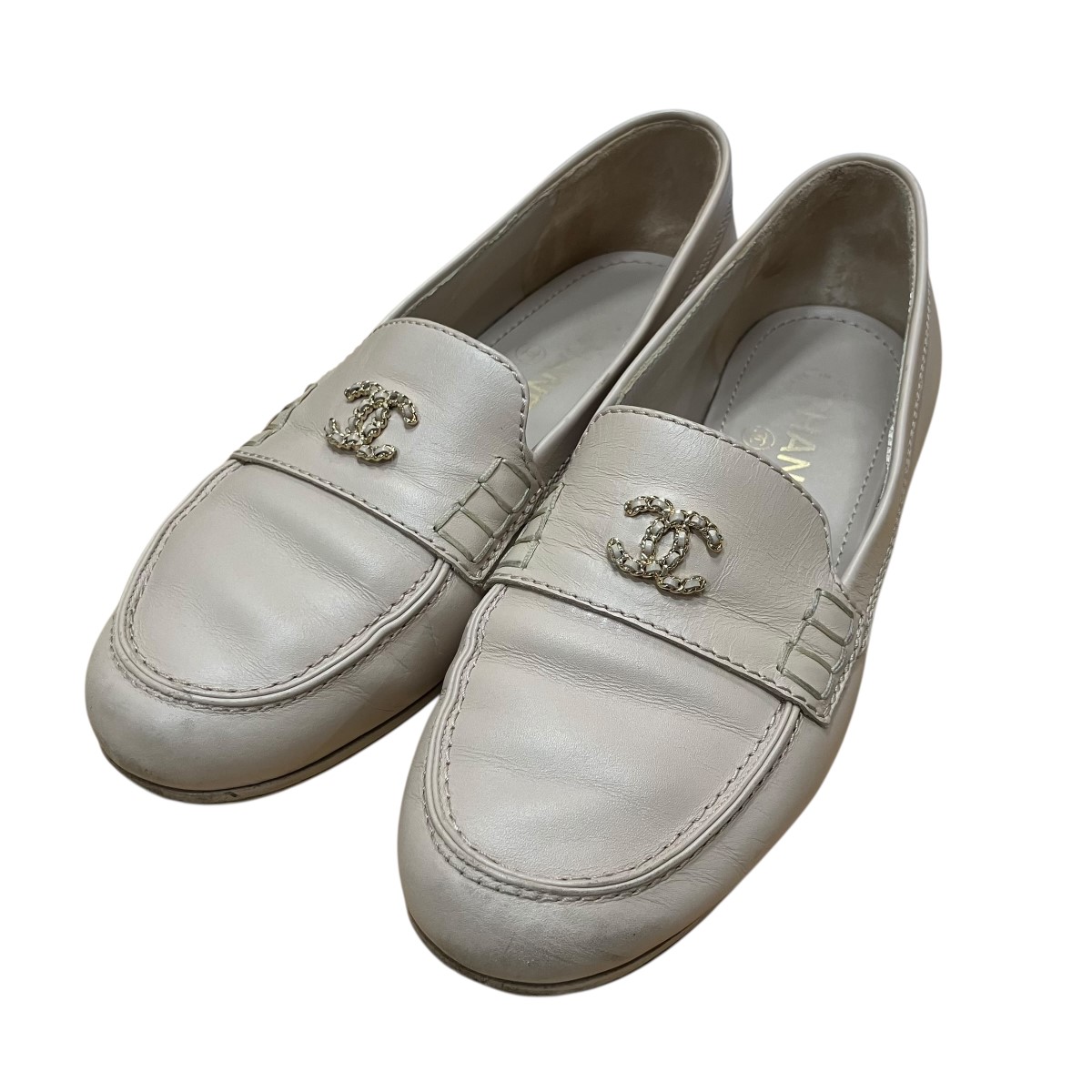 【中古】CHANEL ココマークローファー 象牙色 大きさ：36 1/2C 【010526】（シャネル）