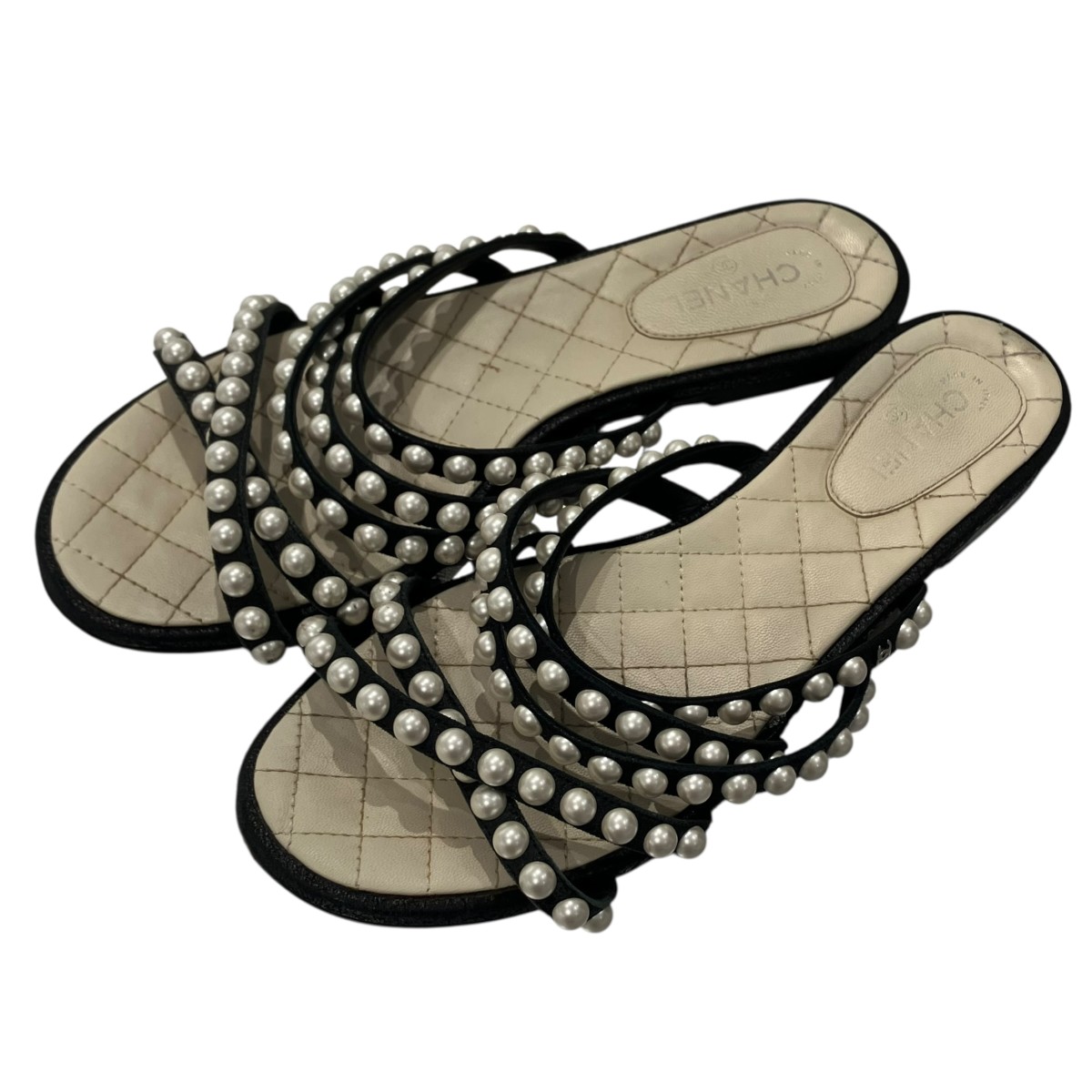 【中古】CHANEL フェイクパールストラップ 平ったいサンダル サンダル 黒いこと 大きさ：37C(約23.5糎~24糎) 【160526】（シャネル）