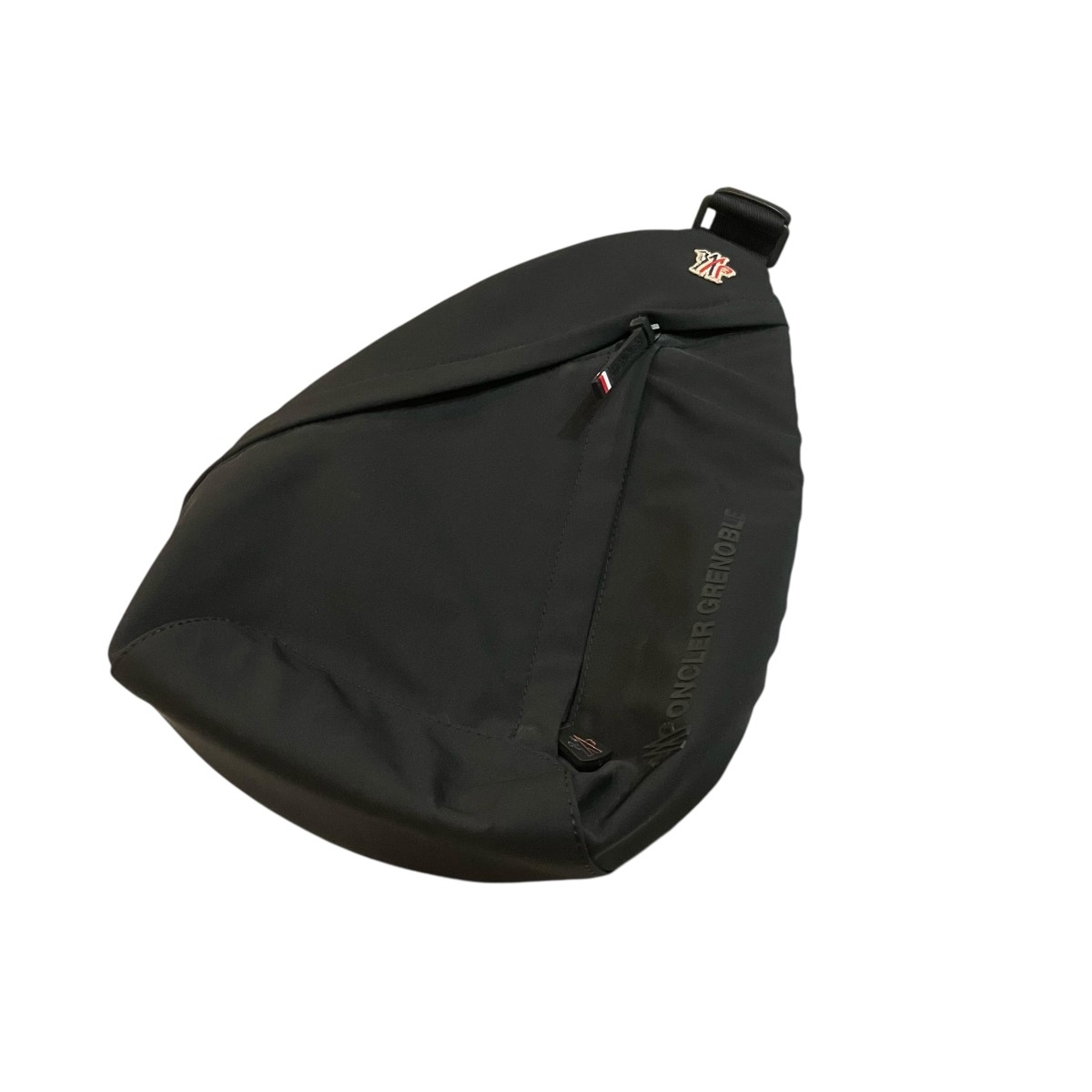 【中古】MONCLER はりつけ台御徒面子 黒いこと 【310526】（モンク軌跡）