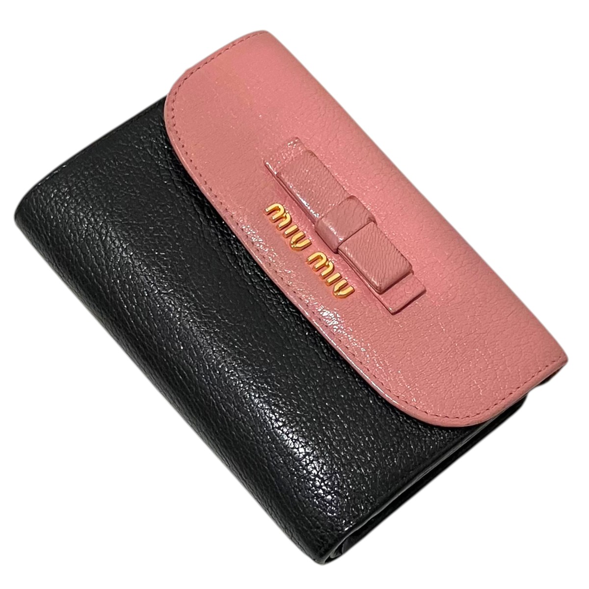 【中古】MIU MIU 2つ折り金入れ 5ML225 黒いこと×さくら色 【310526】（ミュウミュウ）