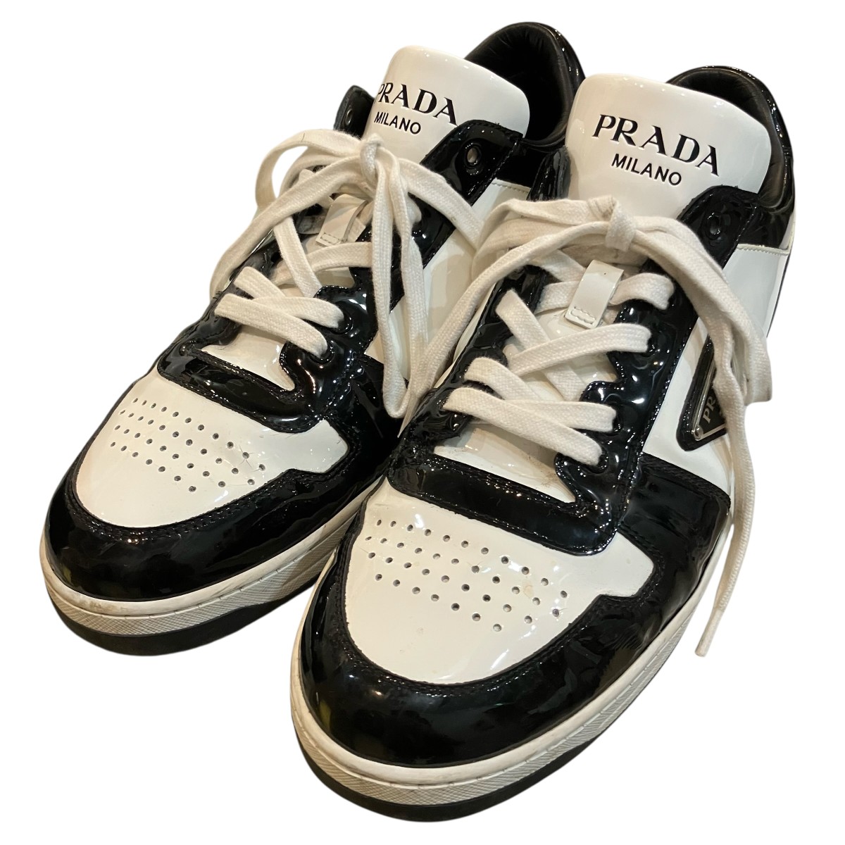 【中古】PRADA 「Downtown」 ローカットスニーカー 2EE364 黒いこと×白いこと 大きさ：8(27コマーシャル) 【040626】（プラダ）