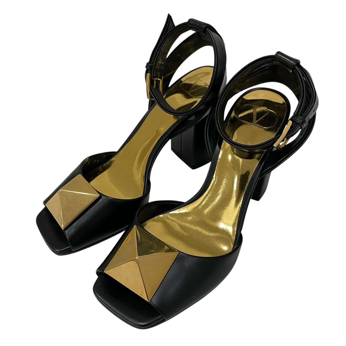 【中古】VALENTINO ワンスタッズ 踵パンプス 黒いこと 大きさ：36 【050626】（ヴァレンチノ）