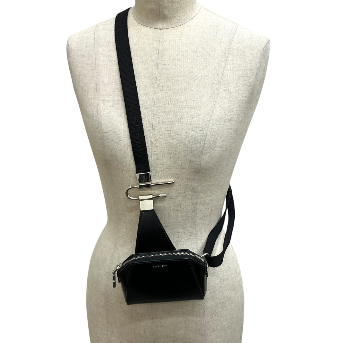 【中古】GIVENCHY　アンティゴナ ボディーバッグ BKU044K14L-001 ブラック 【240726】（ジバンシィ）｜ブランド古着のカインドオル