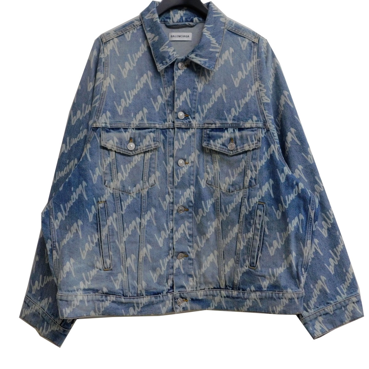 【中古】 BALENCIAGA　 ALLOVER LOGO OVERSIZED JACKET 662853 TJW90 総柄ロゴ オーバーサイズ デニムジャケット インディゴ サイズ：32 【241124】（バレンシアガ） 66,550円