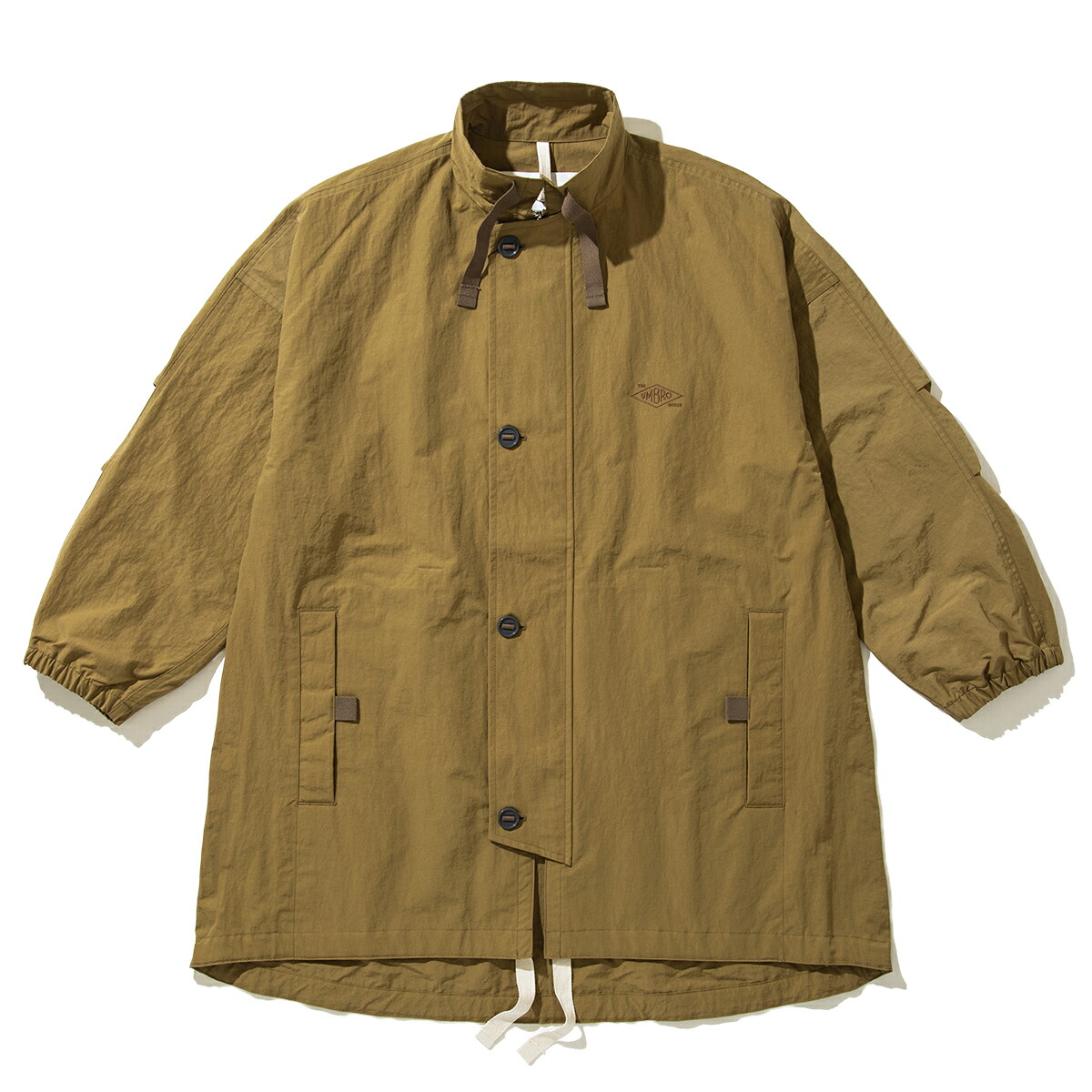 【ラスト1点】【30%OFF】 UMBRO NYLON FRONT ZIP COAT (ベージュ) (アンブロ ナイロン フロントジップ コート) 【メンズ レディース】【ライトアウター UMBRO HOUSE】【24FW】