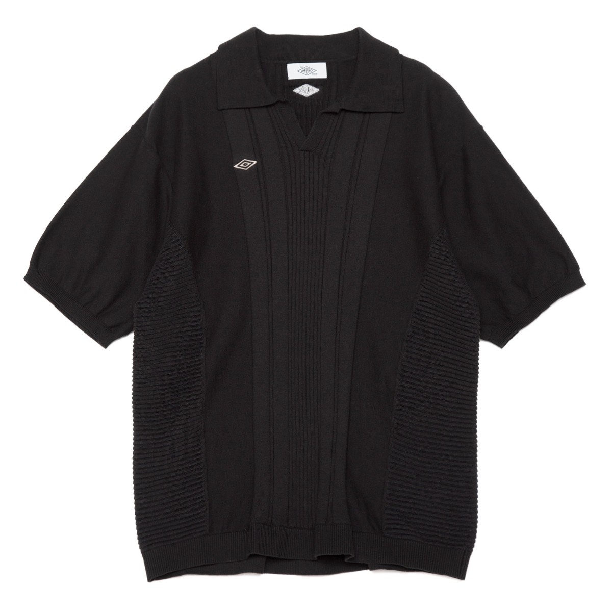 【ラスト1点】【20%OFF】 UMBRO HOUSE Knit game shirt (Black) (アンブロハウス ニットゲームシャツ) 【メンズ レディース】【スキッパーニットトップス ワンポイント ニットポロ】【25SS】