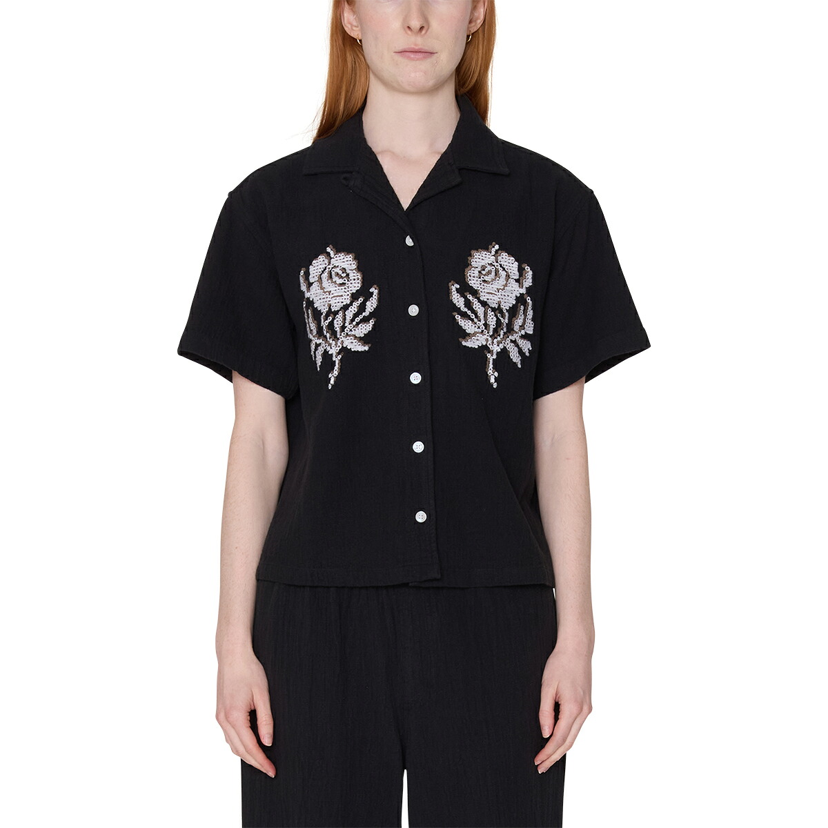 OBEY ROSES EMBELLISHED SS SHIRT (OFF BLACK) (オベイ ローズ エンベリッシュド ショートスリーブ シャツ)【レディース】【コットン100％ 刺繍グラフィック 通気性 ブラック】【26SS】｜Kinetics
