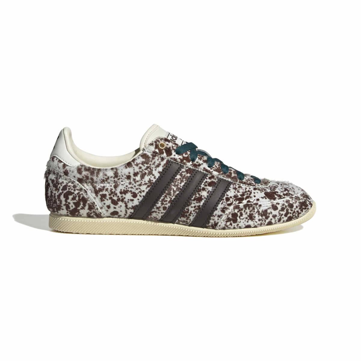adidas originals JAPAN (Off White / Dark Brown / Gold Metallic) (アディダスオリジナルス ジャパン)【レディース】【クラッシクスニーカー フラットソール レギュラーフィット デイリーユース マルチ】【26FW】|Kinetics