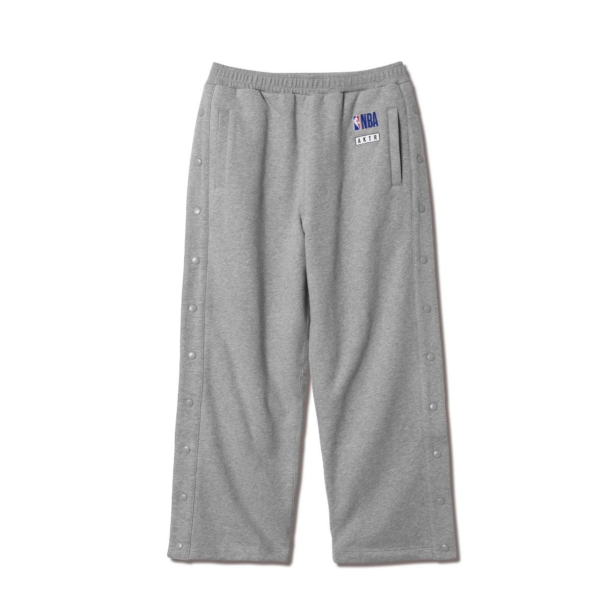 AKTR NBAxAKTR SIDE SNAP SWEAT PANTS (GY) (アクター NBAxAKTR サイドスナップ スウェット パンツ)【メンズ レディース】【スウェットパンツ スナップボタン トレーニング 裏起毛 シルエット グレー】【25FW】｜Kinetics