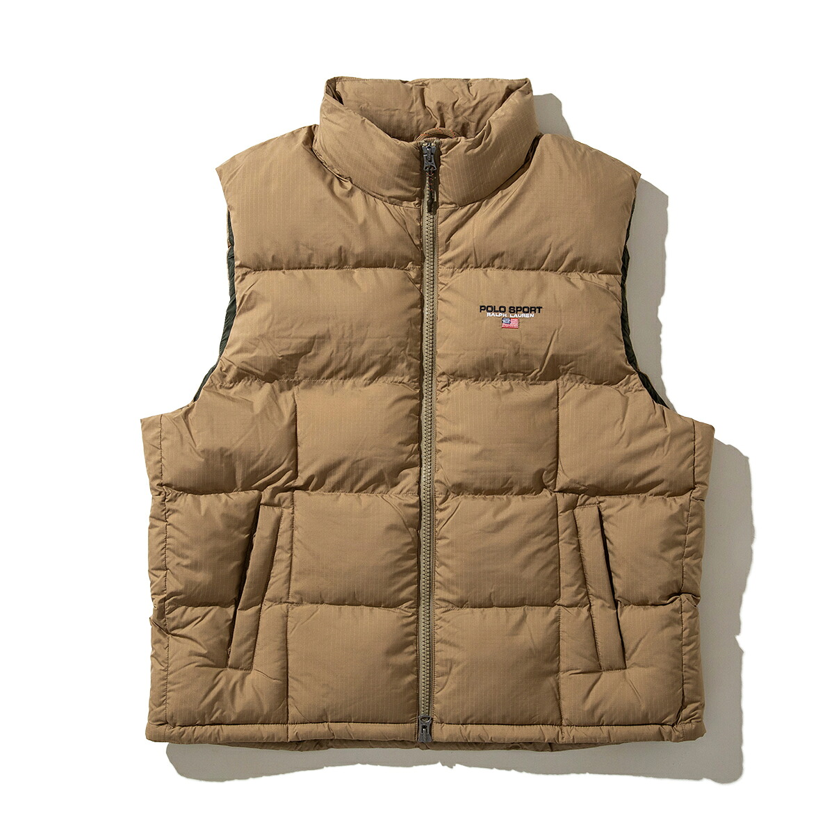 POLO RALPH LAUREN INSULATED QUILTED VEST (DESERT KHAKI) (ポロ ラルフ ローレン インサレーテッド キルテッド ベスト)【メンズ レディース】【ユニセックス ジップポケット モックネック 中綿入り 防寒 ブラウン】【25FW】
