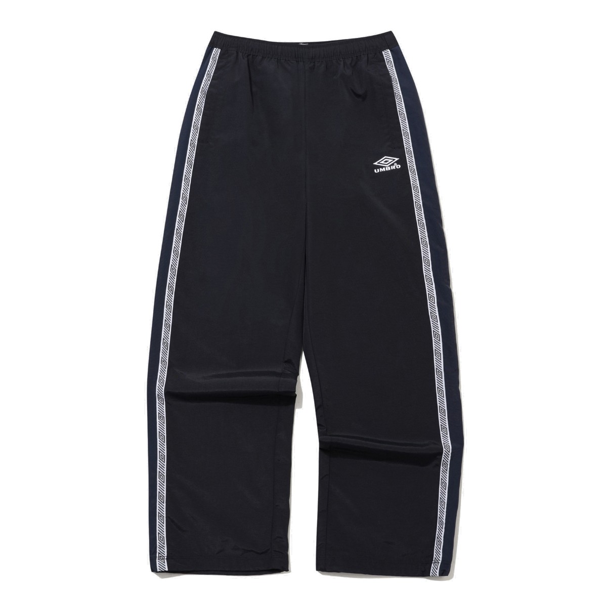 【20％OFF】 UMBRO [KOREA COLLECTION] HBL OG SET-UP PANTS (ブラック) (アンブロ HBL OG セットアップ パンツ)【メンズ レディース】【トラックパンツ ワイドパンツ セットアップ可 ブラック】【25FW】