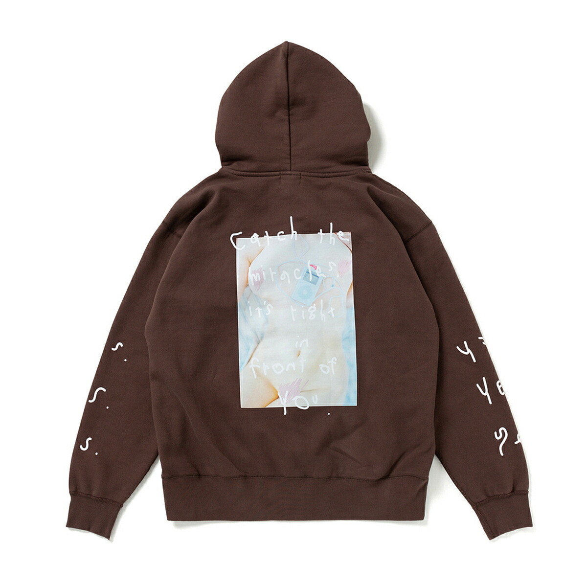 【20%OFF】 坩堝 Catch the miracles Zip Parka (RUTSUBO×Yuri Hanamori × MOMO) (CHOCOLATE) (RUTSUBO キャッチ ザ ミラクル ジップパーカ) 【メンズ レディース】【コラボ フーディー フルジップパーカー】【25SS】