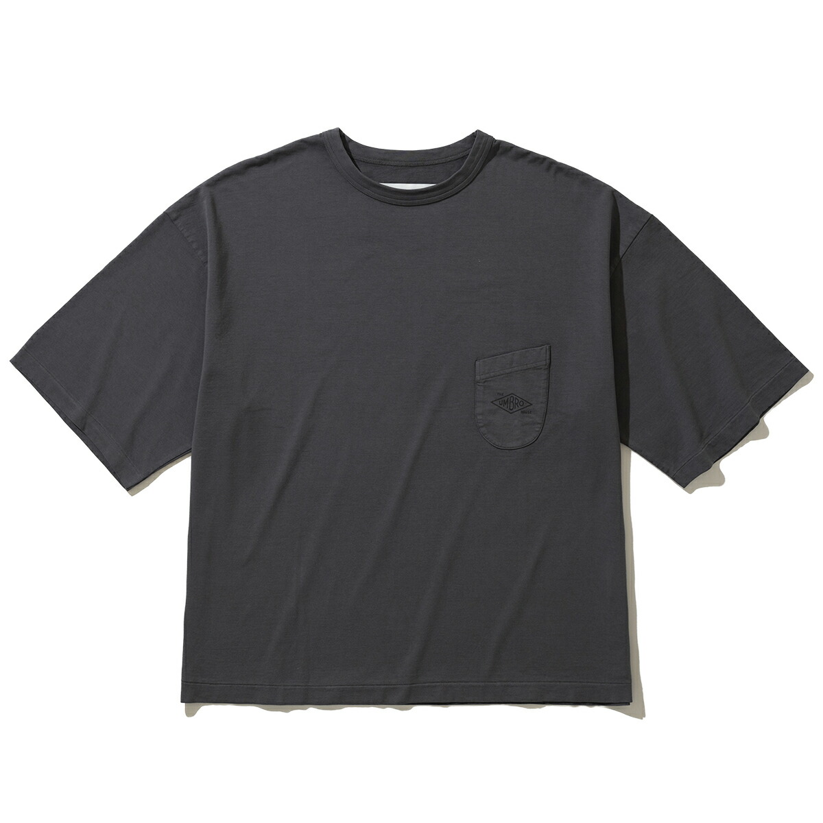 【30%OFF】 UMBRO UNIFORM TEE SHIRT (チャコールグレー) (アンブロ ユニフォーム Tシャツ) 【メンズ レディース】【5分袖 半袖Tシャツ UMBRO HOUSE】【24FW】