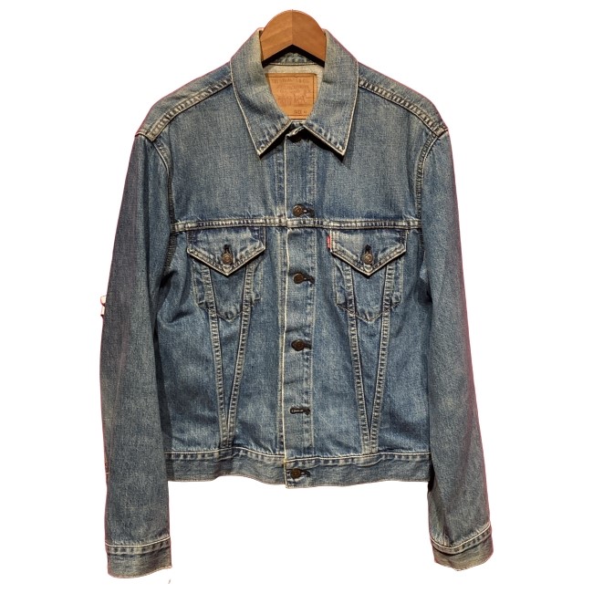【中古】　Levi's　デニムジャケット　刻印J22　トラッカージャケット　無地　日本製　アメカジ　古着　/1584｜KINJIusedclothing