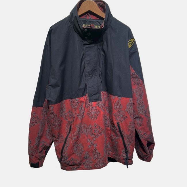 【中古】 BURTON SNOWBOARDS スキーの板前掛け ナイロン前掛け アウター ハイネック ハーフジップ ティーシャツ うつり変わり 無地 ペイズリー 古着 /1597