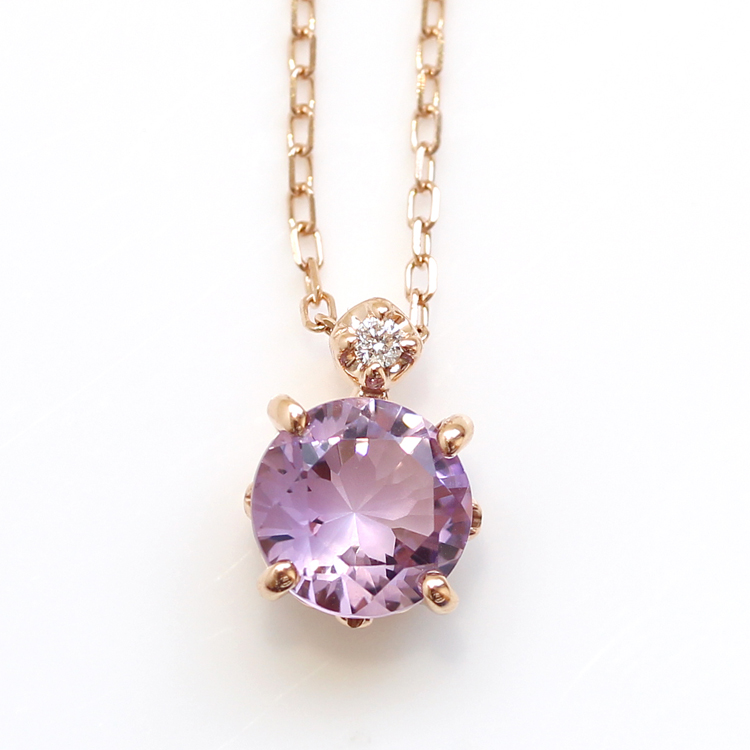 アメジスト　紫の宝石　パープル