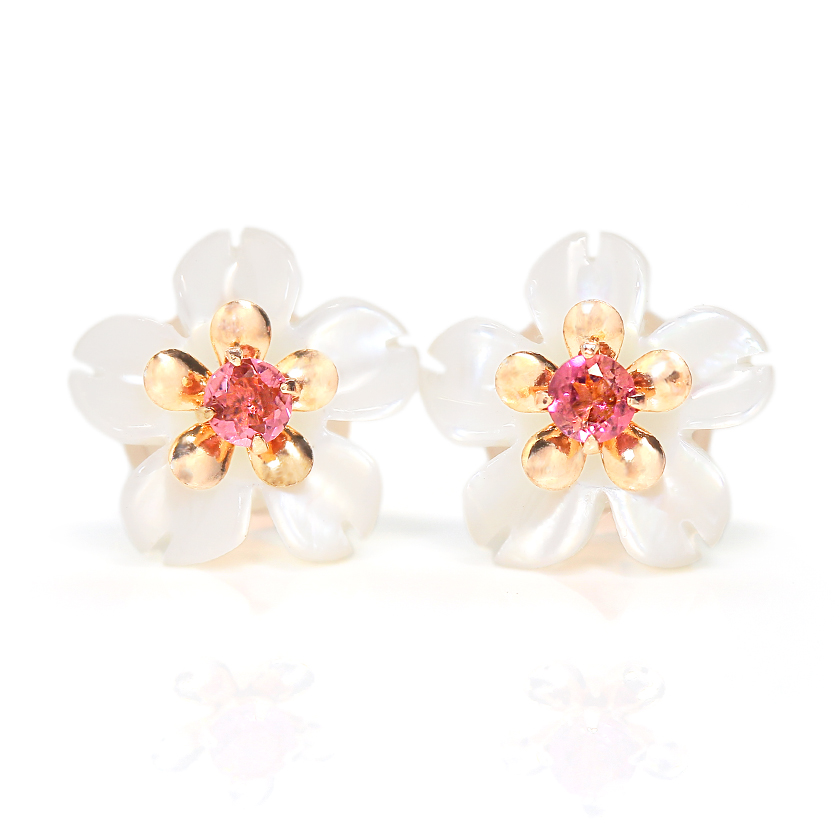 白蝶貝の桜ピアス　白の宝石　ホワイト