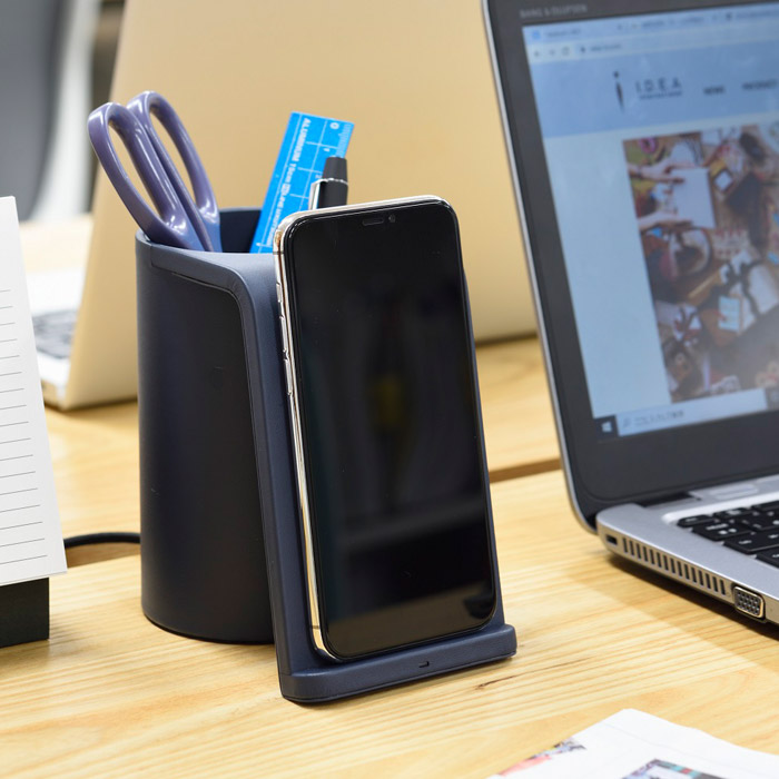 楽天市場 置くだけ 携帯 充電 Bruno ブルーノ ワイヤレスチャージャー マルチスタンド e049 グレージュ ネイビー 収納 ワイヤレス充電 ワイヤレス充電器 シンプル おしゃれ ペン立て ペンスタンド コンパクト 小物入れ キノオト インテリア雑貨