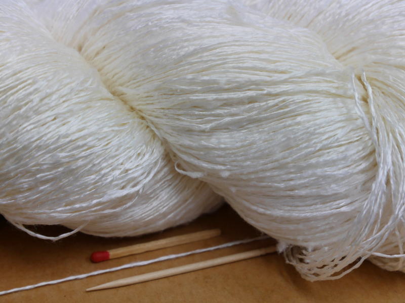 手紡ぎ毛糸　約190g
