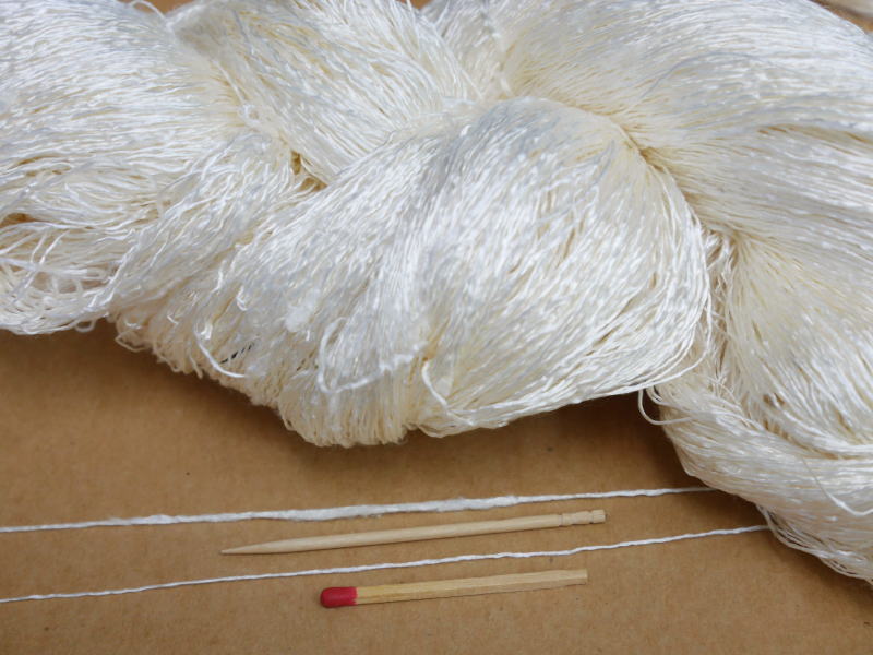 楽天市場 ベトナム手紡糸 細 白 精練済 かせ 手紡ぎの糸ならではの不規則な変化を楽しめる個性的な絹糸です おもしろい糸 をお探しの方はぜひ一度お試しください 糸のきんしょう