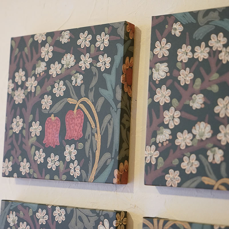 注目の福袋をピックアップ ウィリアムモリス アートパネル ミニサイズs 壁紙 ブラックトーン Blackthorn 4枚セット高級木製パネル使用 絵画 インテリア 額入り おしゃれ 額絵 フレーム Fucoa Cl