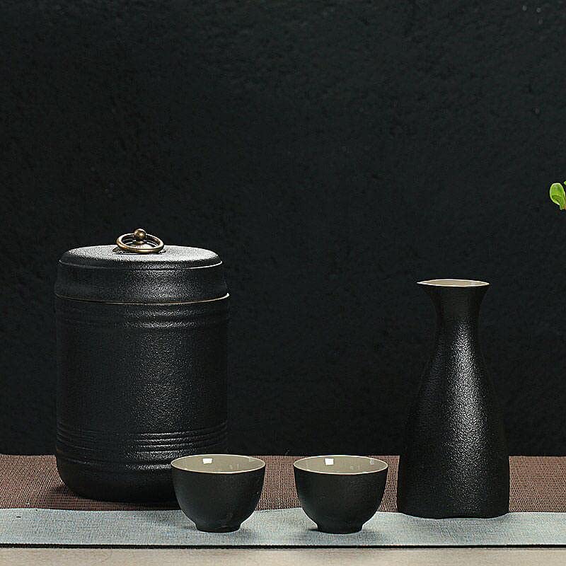 冷酒グラス 酒器セット 酒器日本酒カップ 耐熱陶器 酒器セット 冷酒グラス セット 温酒 熱燗 燗瓶 耐熱 温酒用 居酒屋 バー 還暦祝い 退職祝い 誕生日の贈り物 ギフトに最適です 日本酒 ウイスキー 2杯 酒鍋1杯 温かいワイン鍋1杯 - (D)|キラリラ店