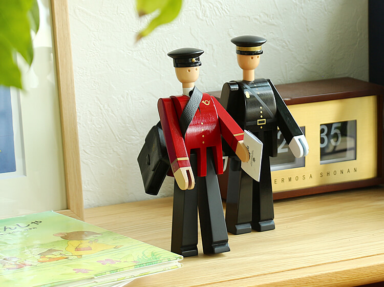 Kay Bojesen Denmark Postman Policeman カイ ボイスン Kay Bojesen Denmark デンマーク Policeman Postman 警察官 郵便配達員 オブジェ 北欧 木製 おもちゃ 木製玩具 木製オブジェ Crunchusers Com