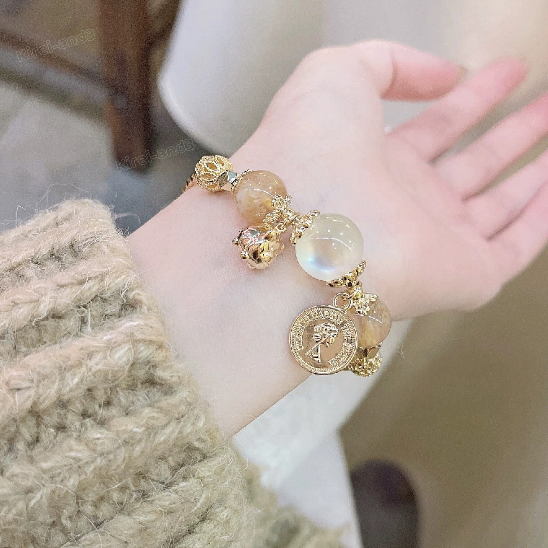 ブレスレット レディース アクセサリー 天然石 ホワイトムーンストーン ゴールドルチルクォーツ クリスタル パワーストーン 上品 華やか フォーチュン ギフト 親友 ファッション 華奢 精巧 高級感 春夏 秋冬 プレゼント 誕生日 贈り物 結婚式 ギフトBOX付き 開運 縁起物|Kirei-and3 店