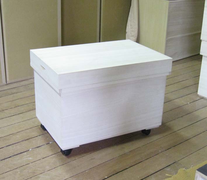 桐衣装箱桐たんす桐箱国産シンプル総桐茶箱型衣装箱キャスター付き　製造直売商品番号F-5