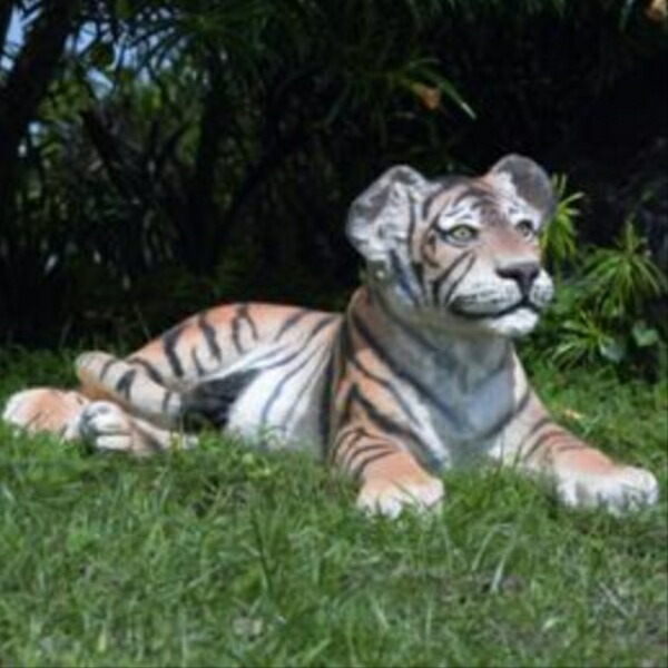 FRP 見つめる子虎 / Tiger CuB - Lying Down fr080148 『毛の荒物園オブジェ アニマルオブジェ バス発着場・でき事向け』
