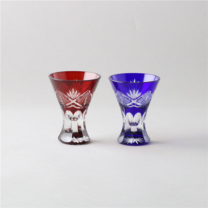伝統の江戸切子 峰月 盃ペア ルリ アカ グラス 杯 日本酒 冷酒 ショット ぐいのみ 盃 酒器 日本酒 ぐい呑み お猪口 おちょこ 猪口 熱燗 冷酒 和食器 日本酒 食器 晩酌 モダン おしゃれ Medfited Org