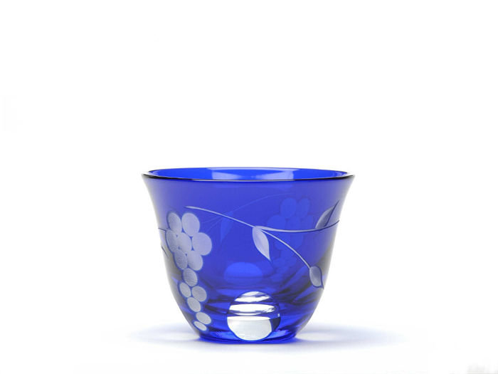 伝統の江戸切子 葡萄文様 ぐい呑 ルリ 杯 盃 冷酒 日本酒 ぐいのみ 盃 酒器 日本酒 ぐい呑み お猪口 おちょこ 猪口 熱燗 冷酒 和食器 日本酒 食器 晩酌 モダン おしゃれ Elitemanandvan Co Uk