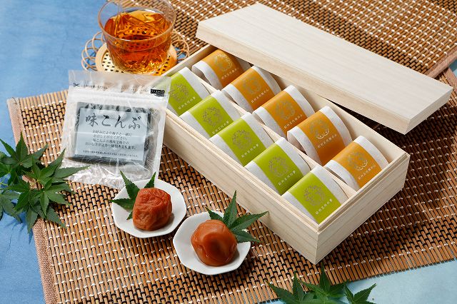 楽天市場】高級 梅干し 1粒 【 丙申年の梅五福 1粒 木箱 壺入り 塩分