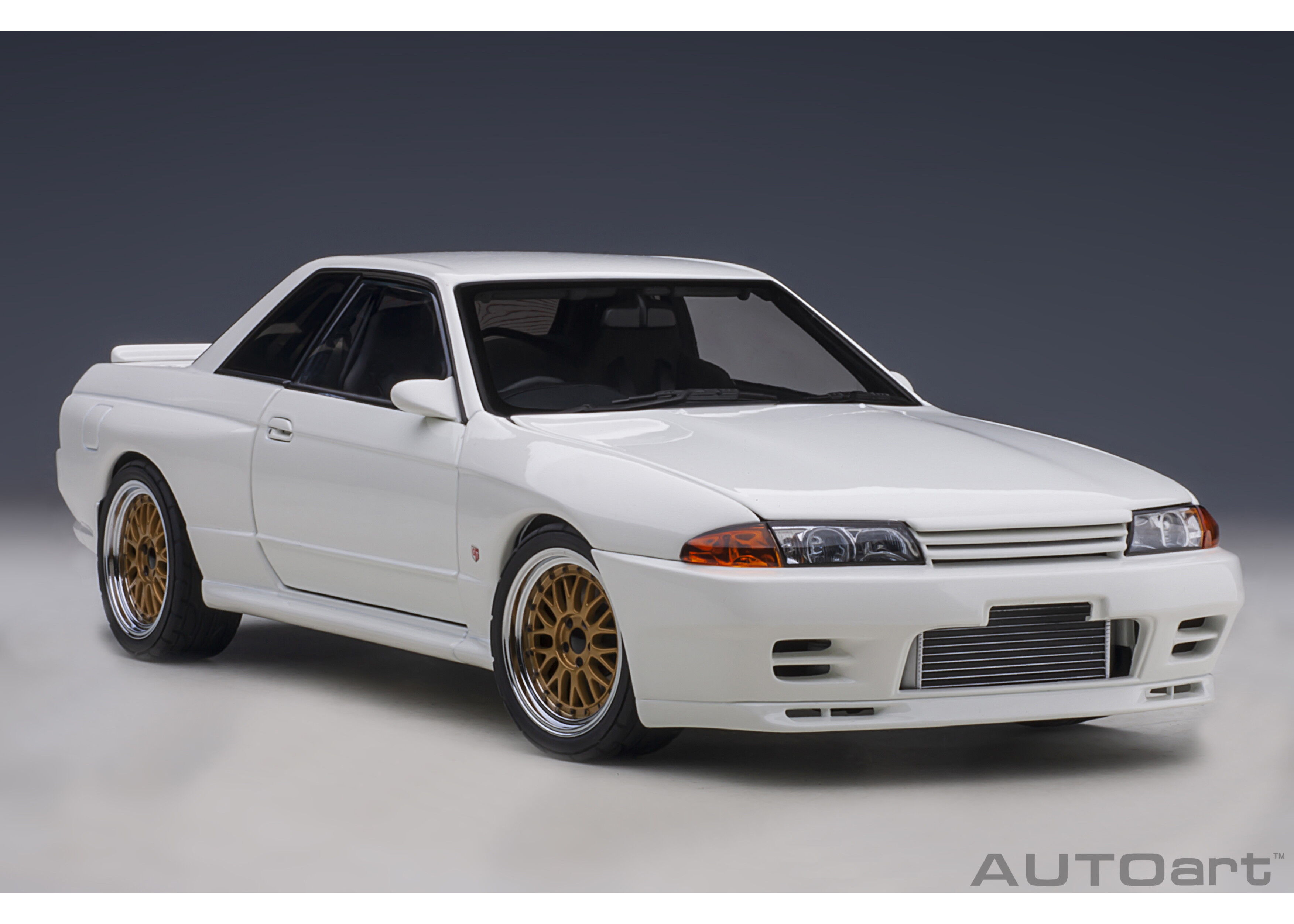 AUTOart 18 日産 スカイライン (R32) GT-R ホワイト 「湾岸