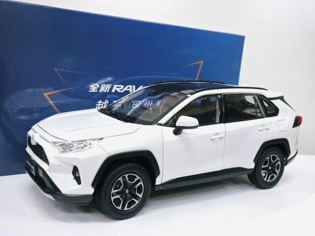 楽天市場】TOYOTA特注 1/18 トヨタ C-HR (ホワイト) 2021 : KITAGO