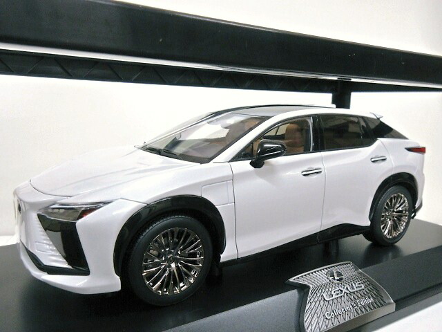 1/18 ミニカー　レクサス　Lexus ES300h ソニッククォーツ Amazon.co.jp: Lexus特注 1/18 レクサス ES 300h (ソニック