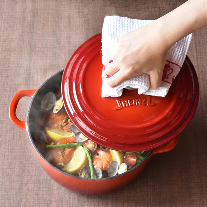 赤い鋳物鍋・ホーロー鍋 Amazon | RoBeKaUラウンド 鋳物ホーロー鍋 無水調理 無水ベイク