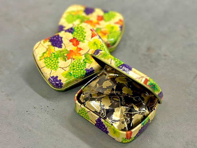 ポワラーヌ缶⭐︎昔のデザイン ポワラーヌ缶⭐︎昔のデザイン ポワラーヌのクッキー缶、もうじき販売