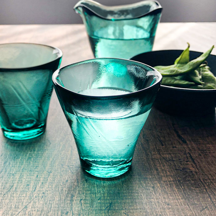 楽天市場 ガラス おちょこ 手作り 津軽びいどろ 冷酒 熱燗 兼用 天開盃 あさぎ 90cc ハンドメイドガラス 冷酒グラス 熱燗グラス 杯 お酒 酒器 ぐい呑 珍味 業務用食器 みのさらら