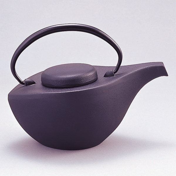 プレゼントに！　お茶だけでなく、紅茶もどうぞ　南部鉄器　『 急須 曳舟 』　岩鋳 日本製　12071